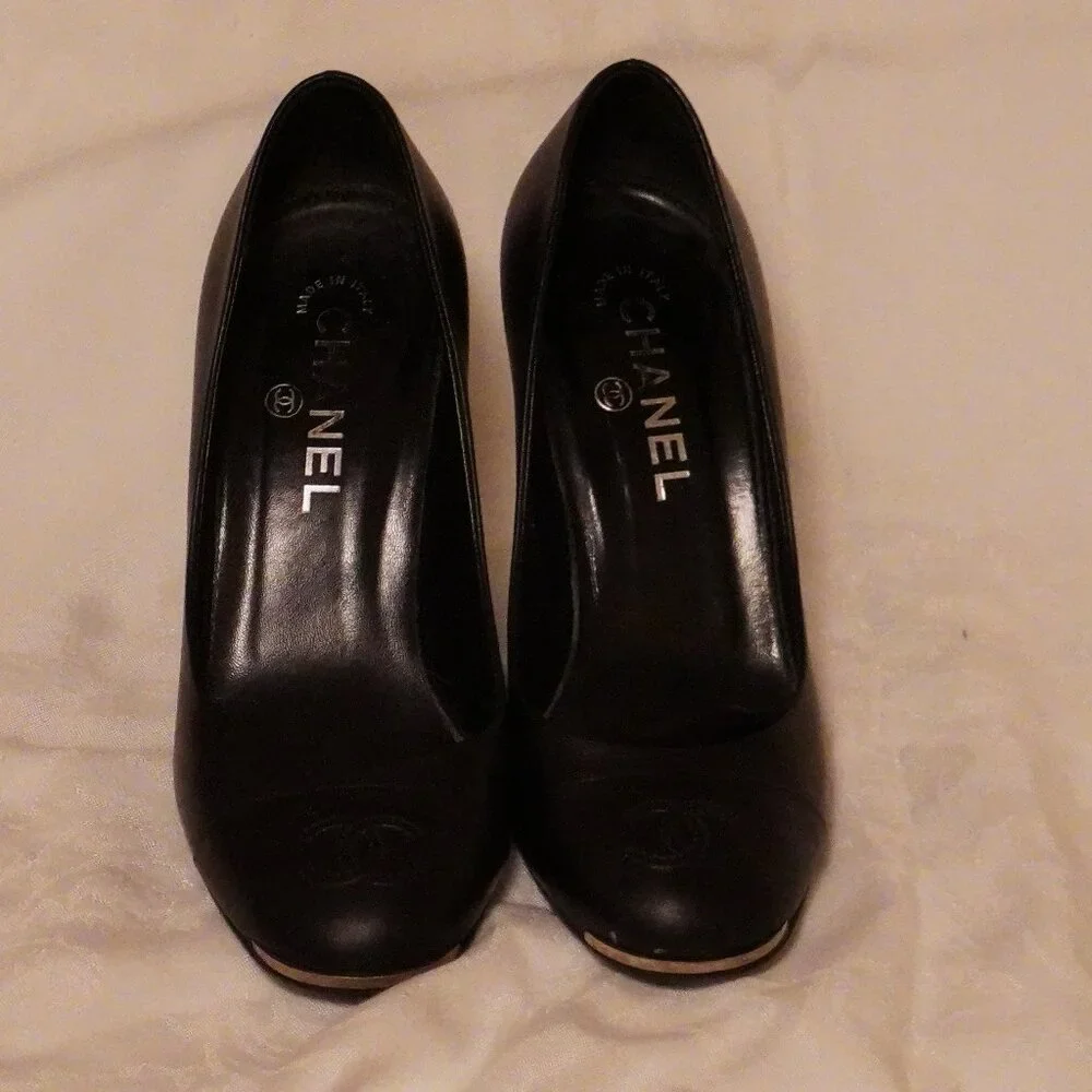 Black CHANEL heels - Picture 1 of 4